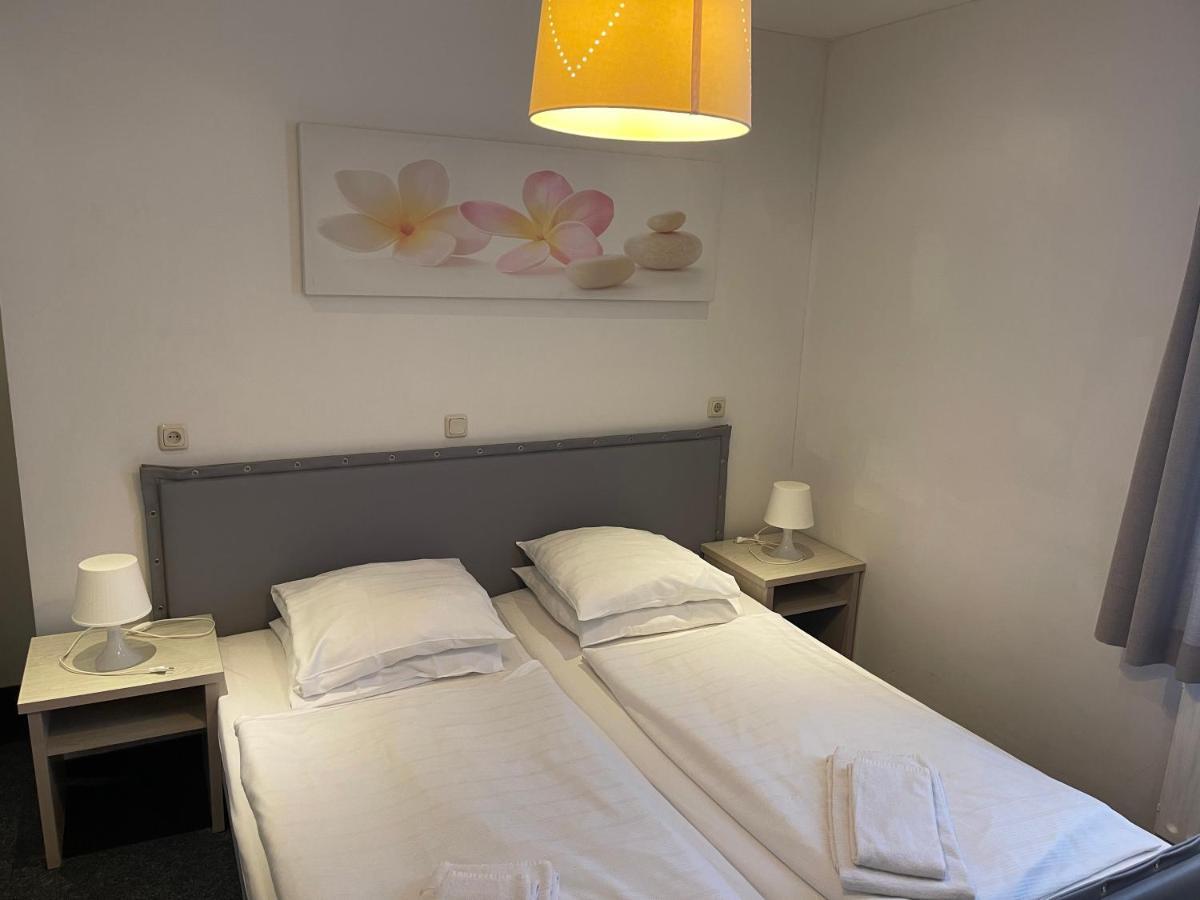Hotel Restaurant La Piazza 팔켄뷔르흐안더횔 외부 사진