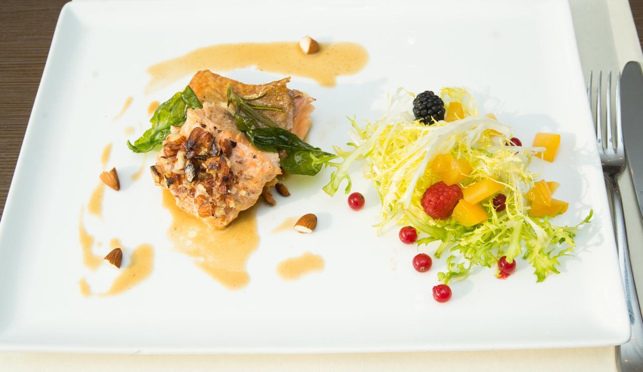 Hotel Restaurant La Piazza 팔켄뷔르흐안더횔 외부 사진