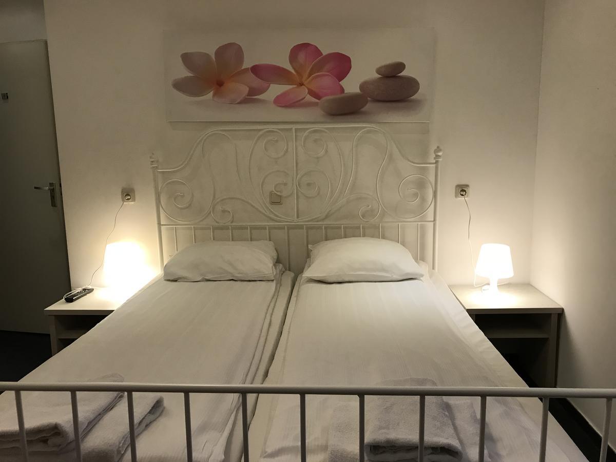 Hotel Restaurant La Piazza 팔켄뷔르흐안더횔 외부 사진